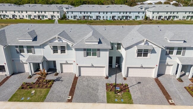 Building Photo - 621 Salisbury Cir