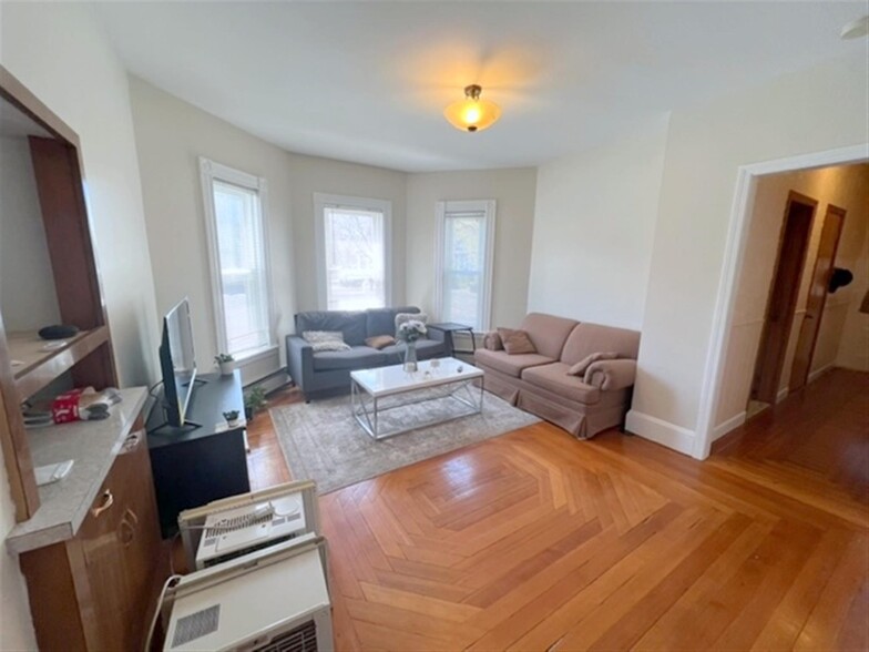 Primary Photo - 17 Cutter Ave