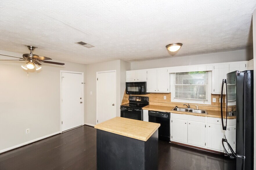 Building Photo - 147 Old Mill Trail SW