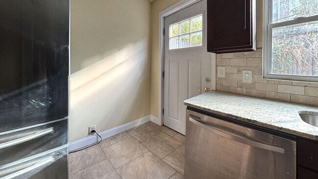 Building Photo - Philadelphia Rental with Modern Finishes and Stone Accent Wall.