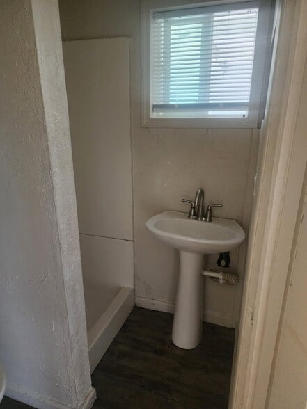 Bathroom APT B - 247 17th St