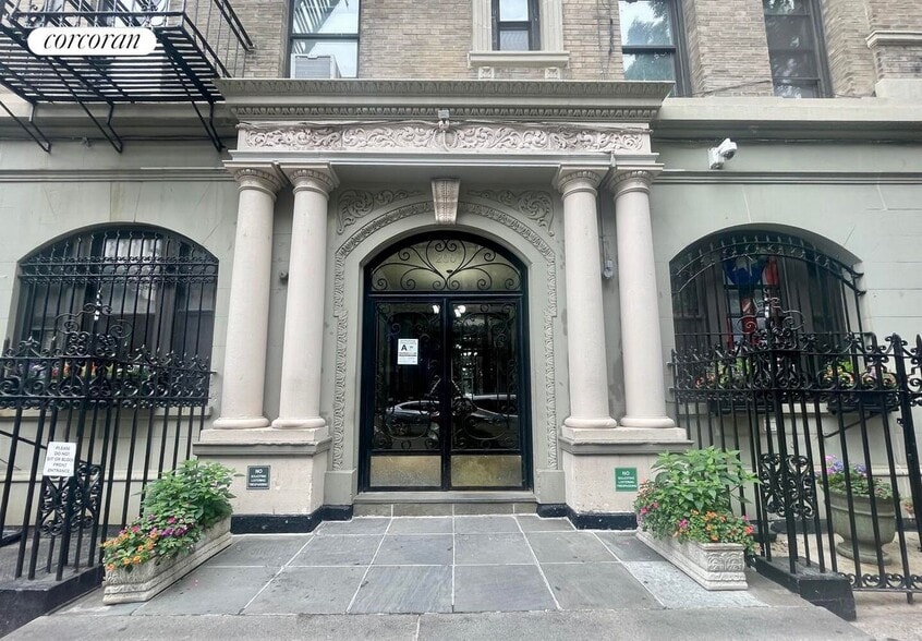 Building Photo - 200 W 109th St