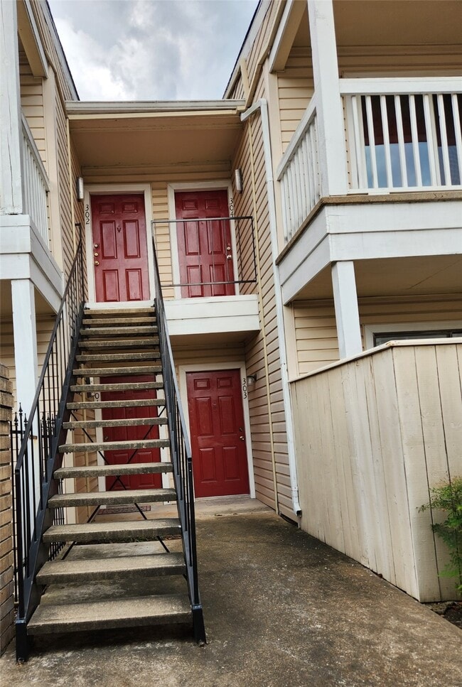 Building Photo - 2750 Holly Hall St