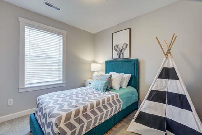 Building Photo - 3 Bed,2.5 Bath Townhome at the Landing At Salmon Creek