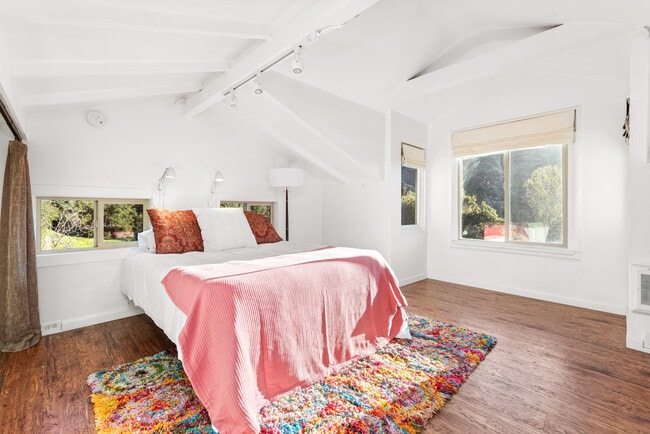 Building Photo - 543 Fernwood Pacific Dr