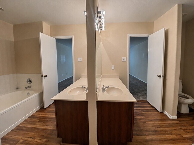 Building Photo - 525 Eagles Nest Cove