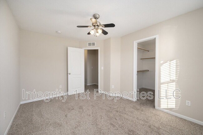 Building Photo - 9105 N Dalton Ave