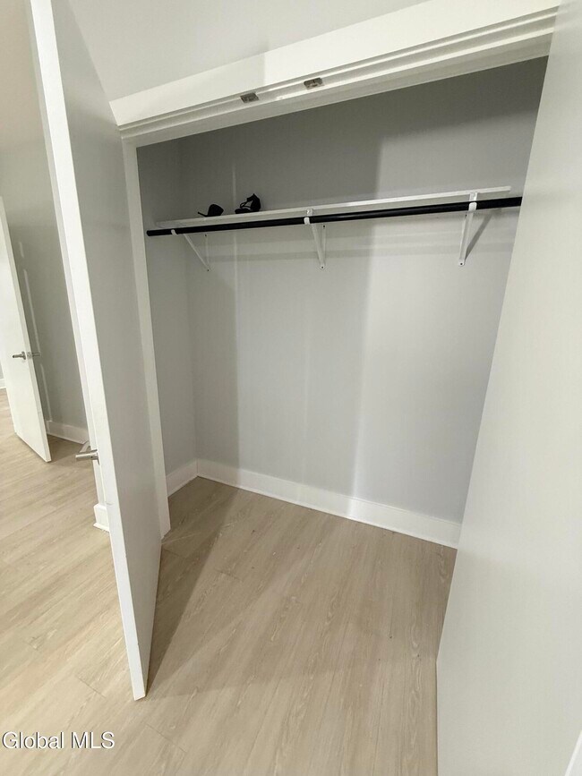 Building Photo - 5 Broadway