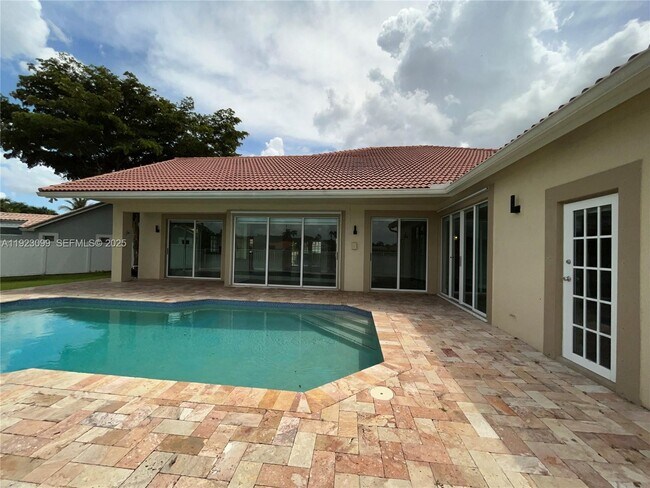 Building Photo - 1127 Laguna Springs Dr