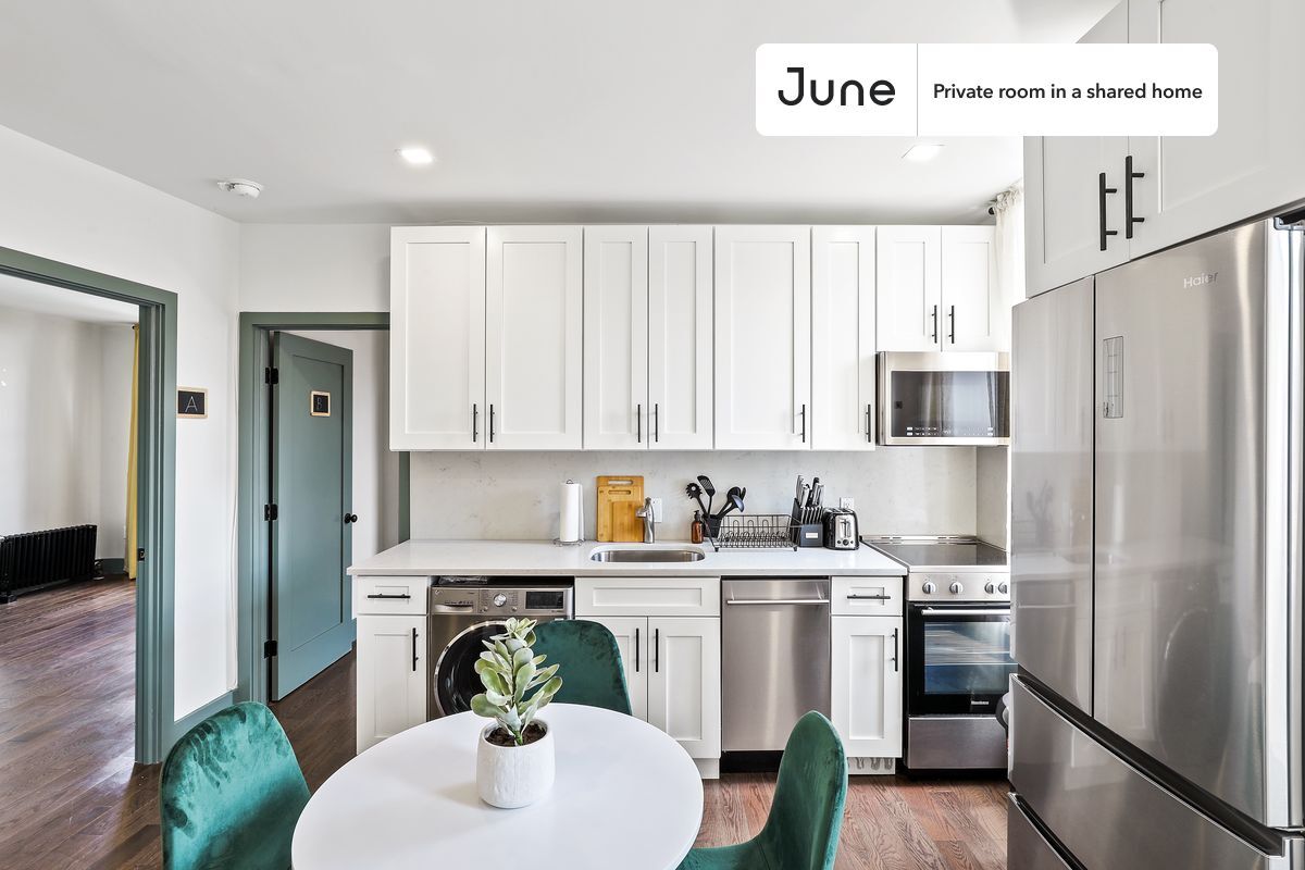 Building Photo - Private bedroom in 2 bed/1 bath Home