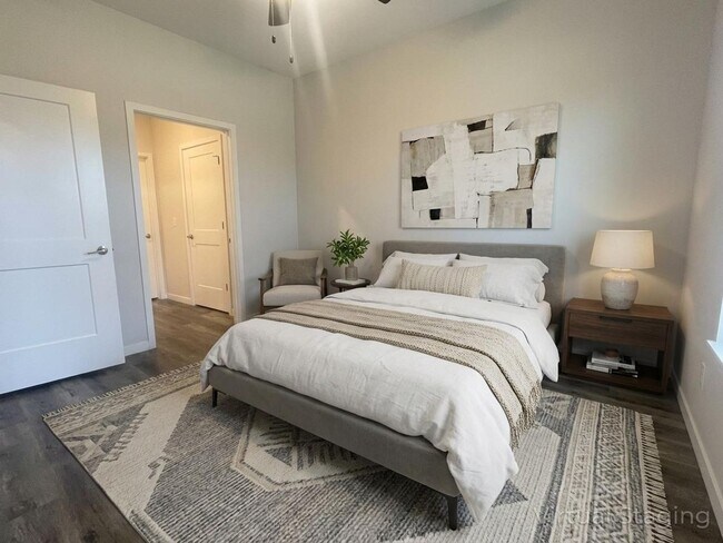 Building Photo - Fresh Paint and New Flooring 2 bedroom 2 bath Luxury Apartment Branson MO