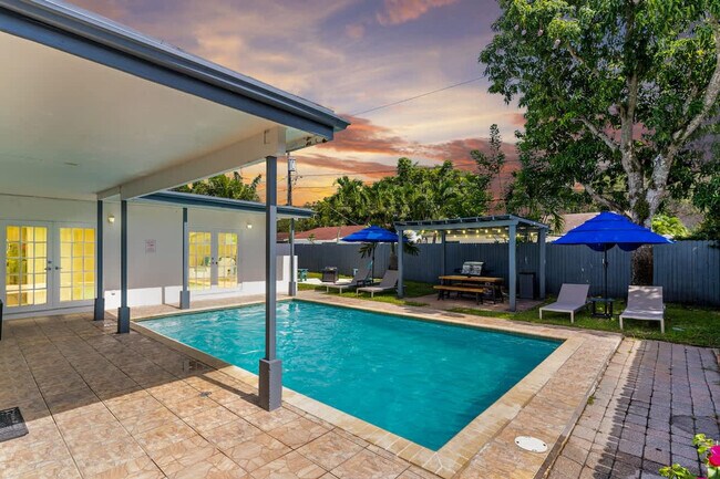 Building Photo - 6452 Custer St