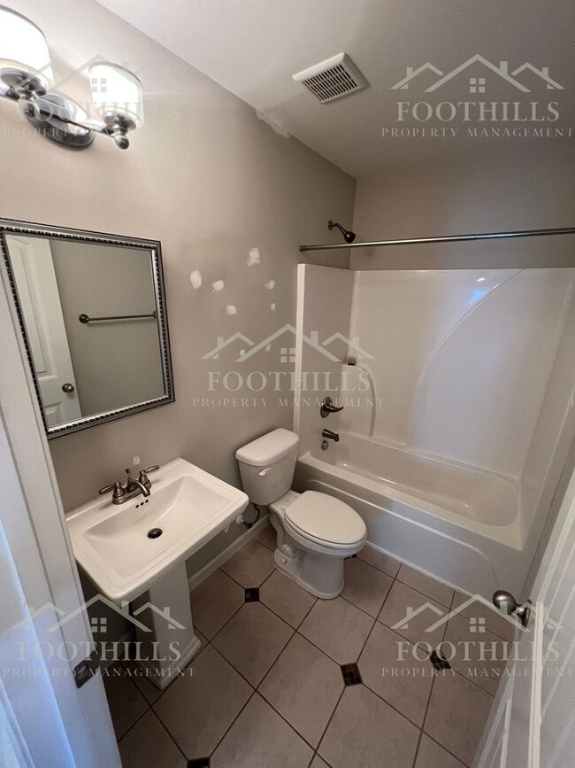 Building Photo - Your Next 3BR Home Awaits – Pets Welcome!