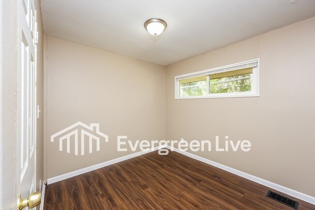 Building Photo - 8715 Desoto Dr