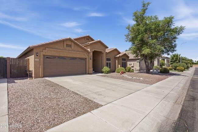 Building Photo - 4441 E Cottonwood Ln