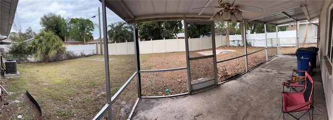 Building Photo - 2101 Utica Dr