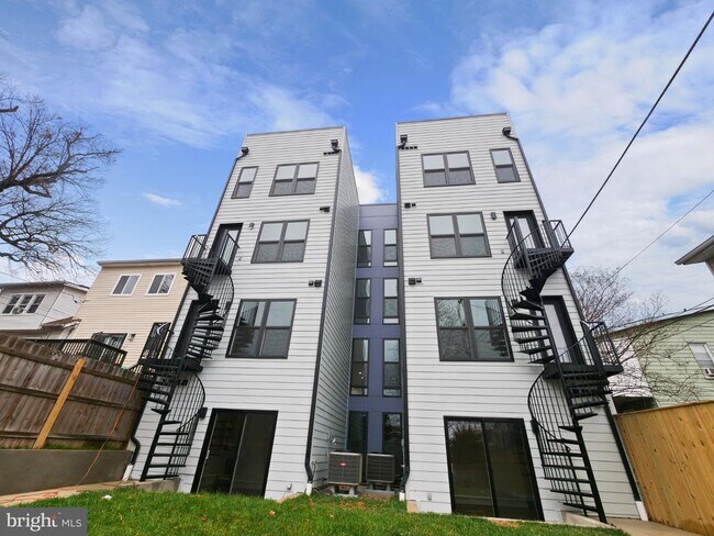 Building Photo - 4320 7th St NW