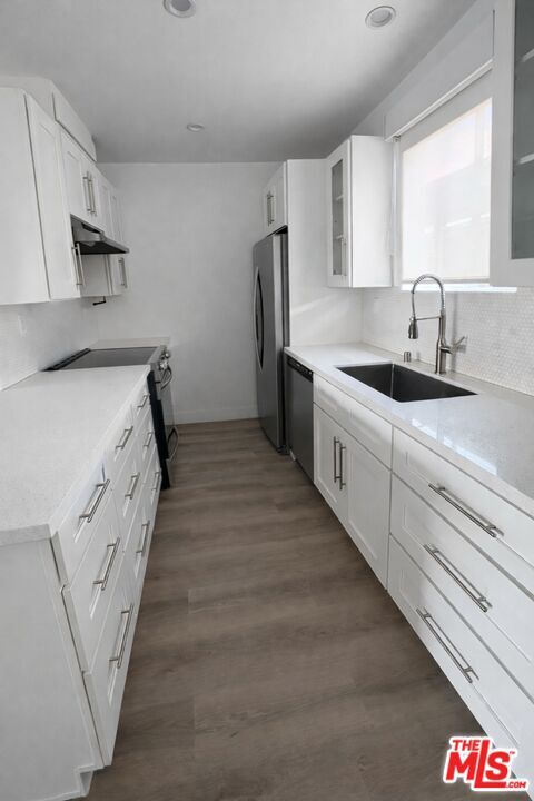 Building Photo - 605 San Vicente Blvd