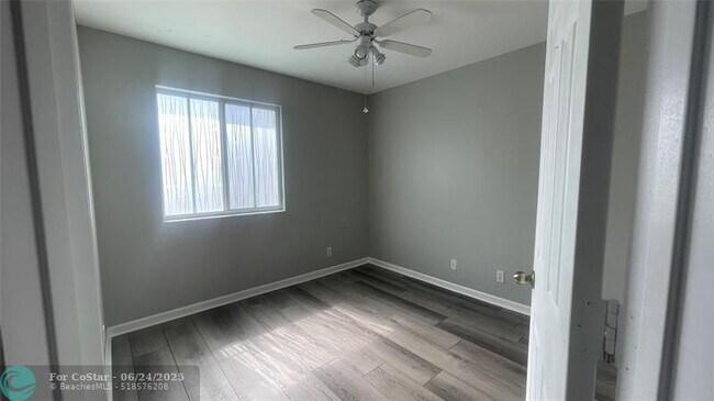 Building Photo - 1432 SW 47th Ave