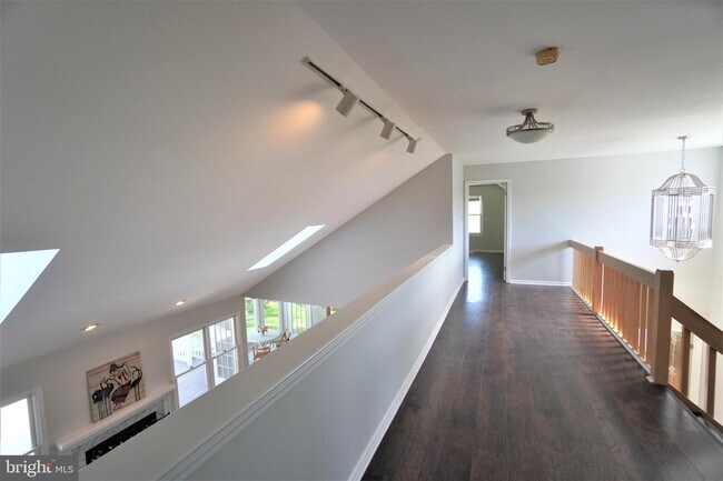 Building Photo - 104 Hidden Creek Dr