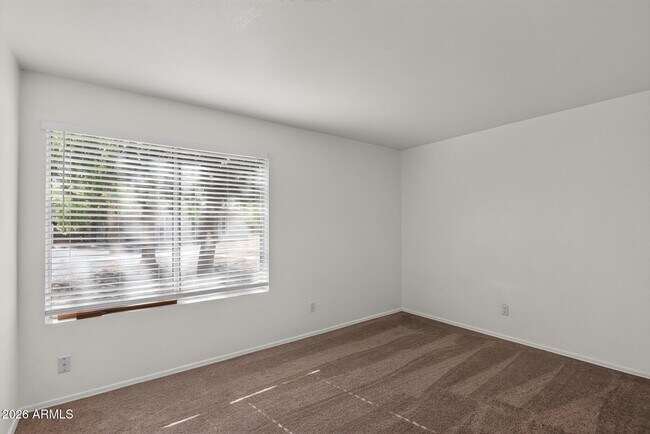 Building Photo - 2132 W Glenrosa Ave