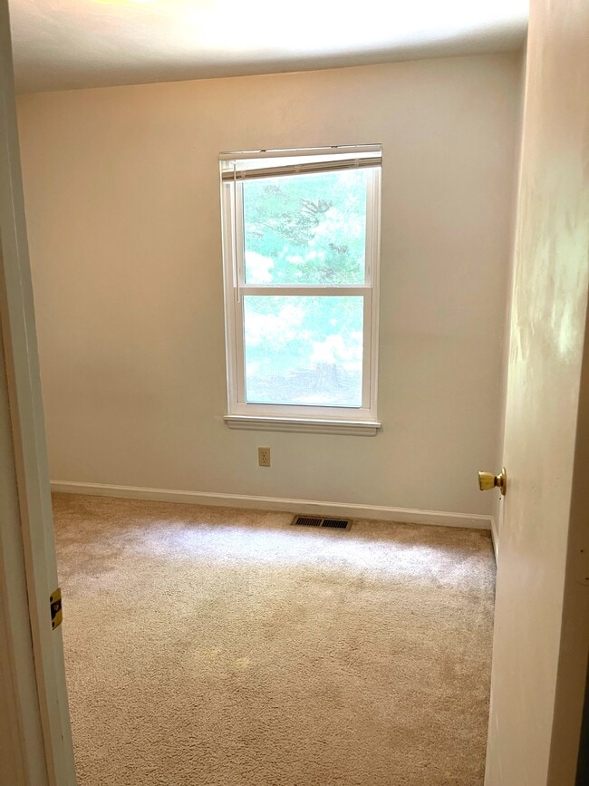 Building Photo - 200 Janie Ln