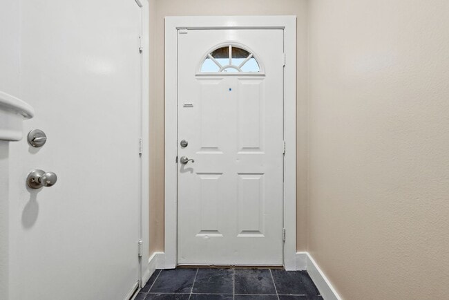Building Photo - Gated 2BR Townhome Just Minutes from the T...