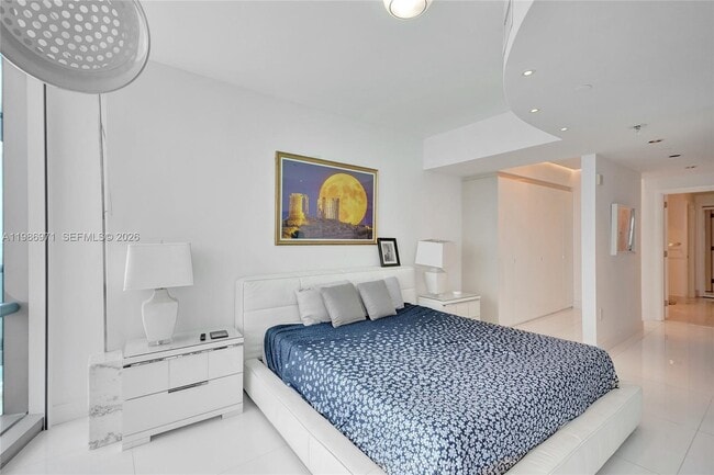 Building Photo - 17121 Collins Ave