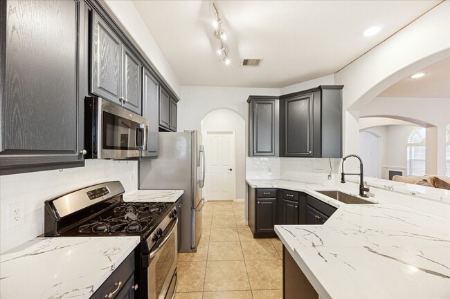 Building Photo - 6426 E Linpar Ct