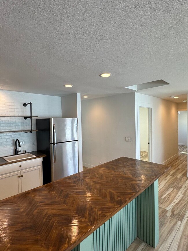 Building Photo - Cozy Carson Back House with Skylights & Washer/Dryer