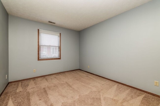 Building Photo - 5 N Chillicothe St