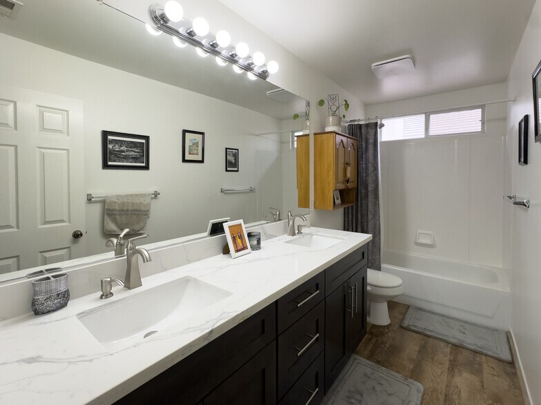 Building Photo - 8932 Gateway View Ct