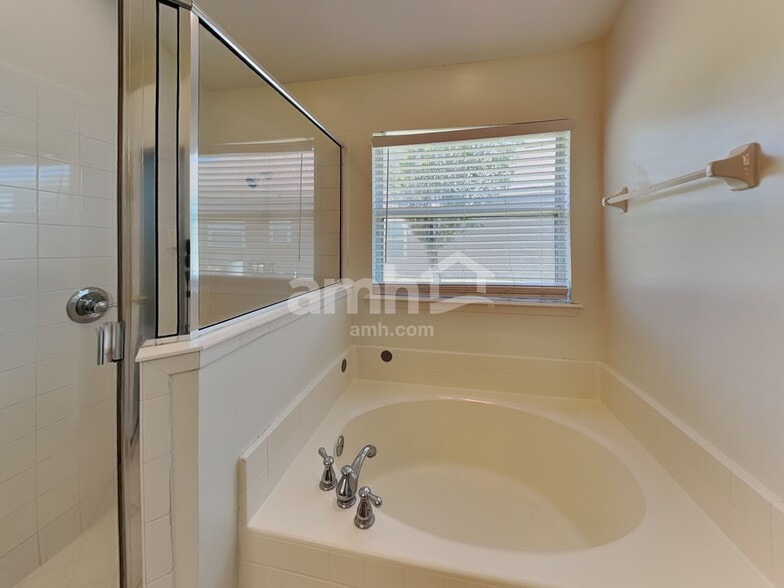 Building Photo - 3748 Juliet Leia Cir S