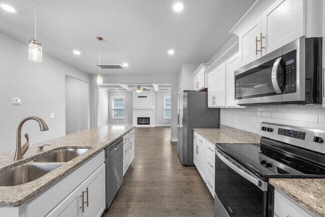 Building Photo - Beautiful 4 Bedroom, 2.5 Bath Home for Rent!