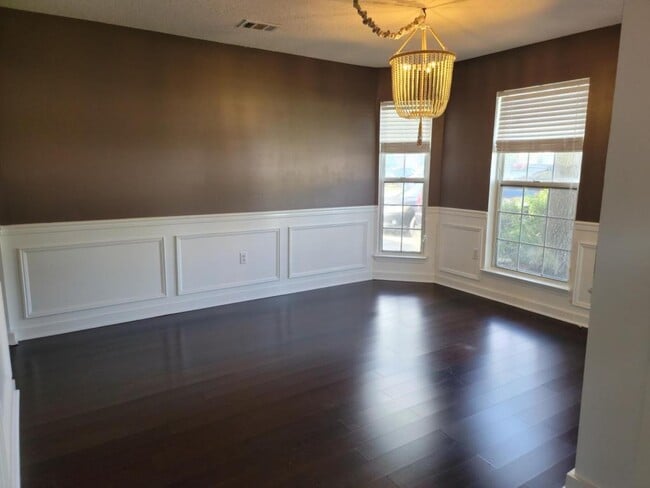 Building Photo - 944 Claeven Cir