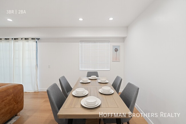 Building Photo - 7441 Hazeltine Ave