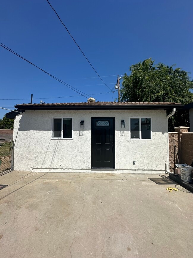 Primary Photo - 9413 Blanchard Ave