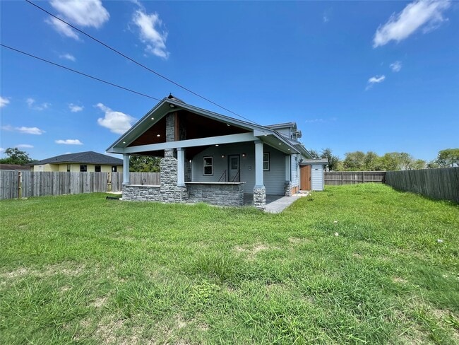 Building Photo - 517 S Avenue G