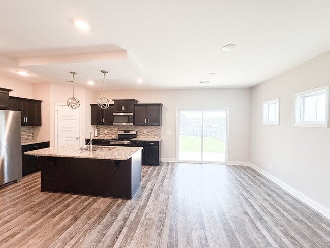 Building Photo - 1142 Eagle's View Dr