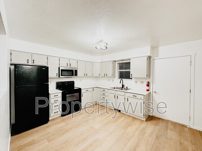 Building Photo - 770 N Main St