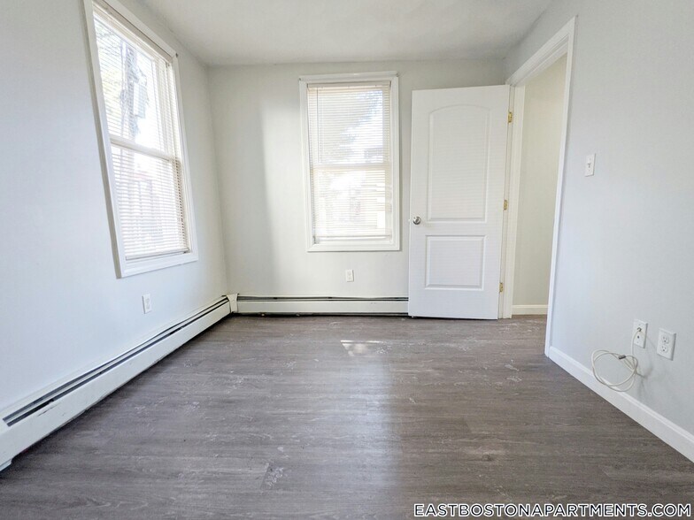 Building Photo - 329 Paris St