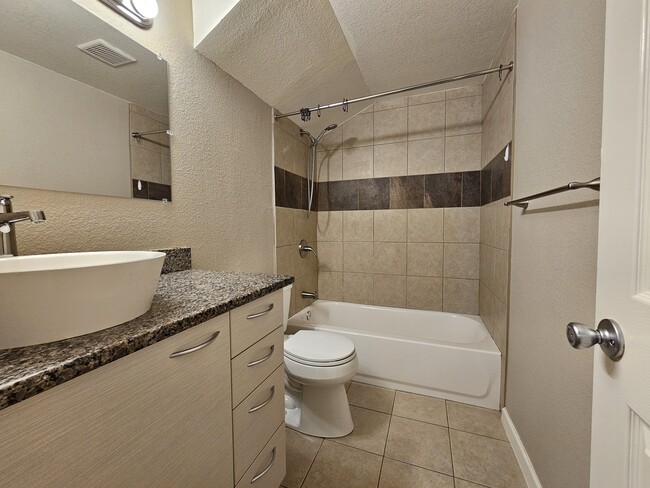 Building Photo - 8958 Circle Dr