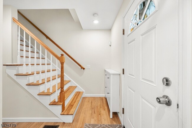 Building Photo - 112 Peapack Rd