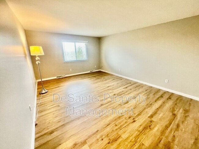 Building Photo - 3272 Ridge Rd Ext