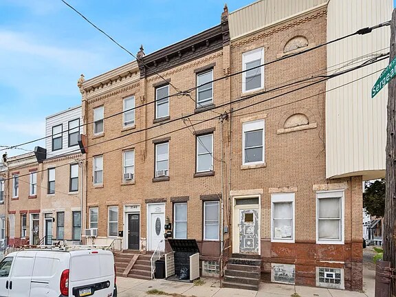 Building Photo - 2542 N 33rd St