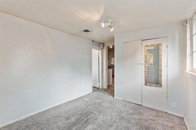 Building Photo - 1532 N Chestnut St