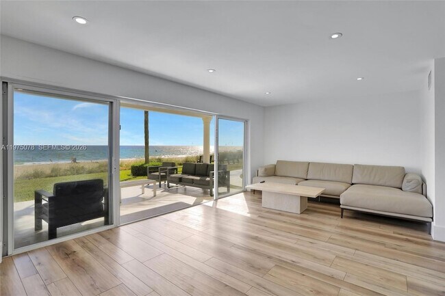 Building Photo - 1194 Hillsboro Mile Unit 1