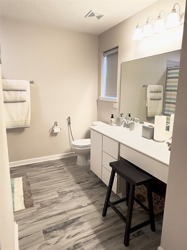 Building Photo - 15811 Copper Oak Ln