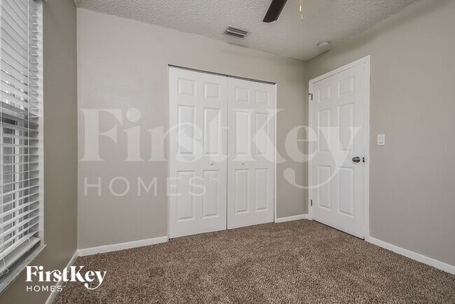 Building Photo - 6229 Florida Cir N