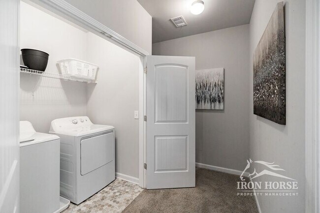 Building Photo - 1288 Towne Square Ct